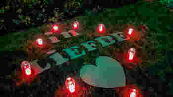 Vrijwilliger tijdens Wereldlichtjesdag 14 december 2025