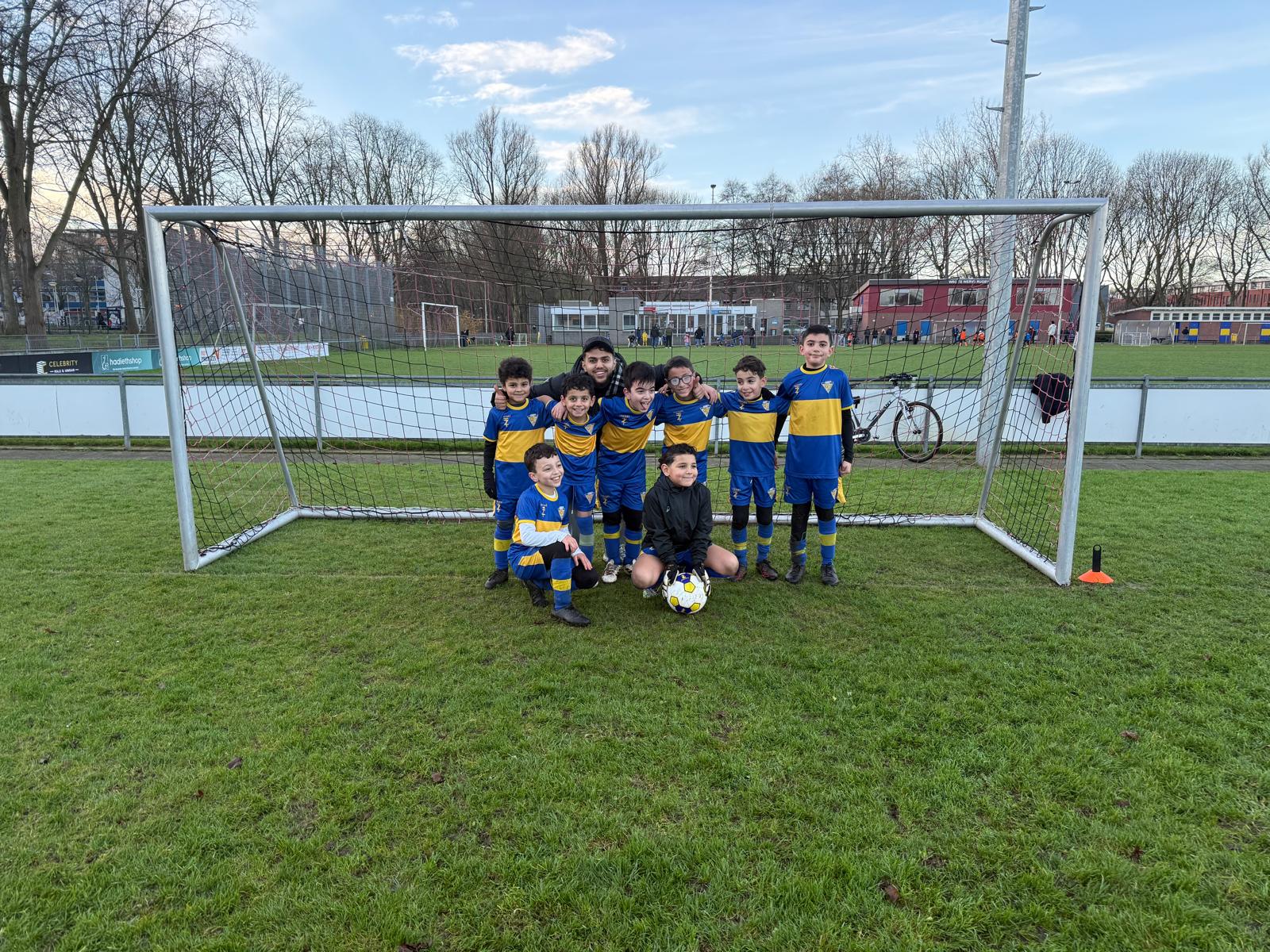 Wie komt onze voetbalstaf versterken?