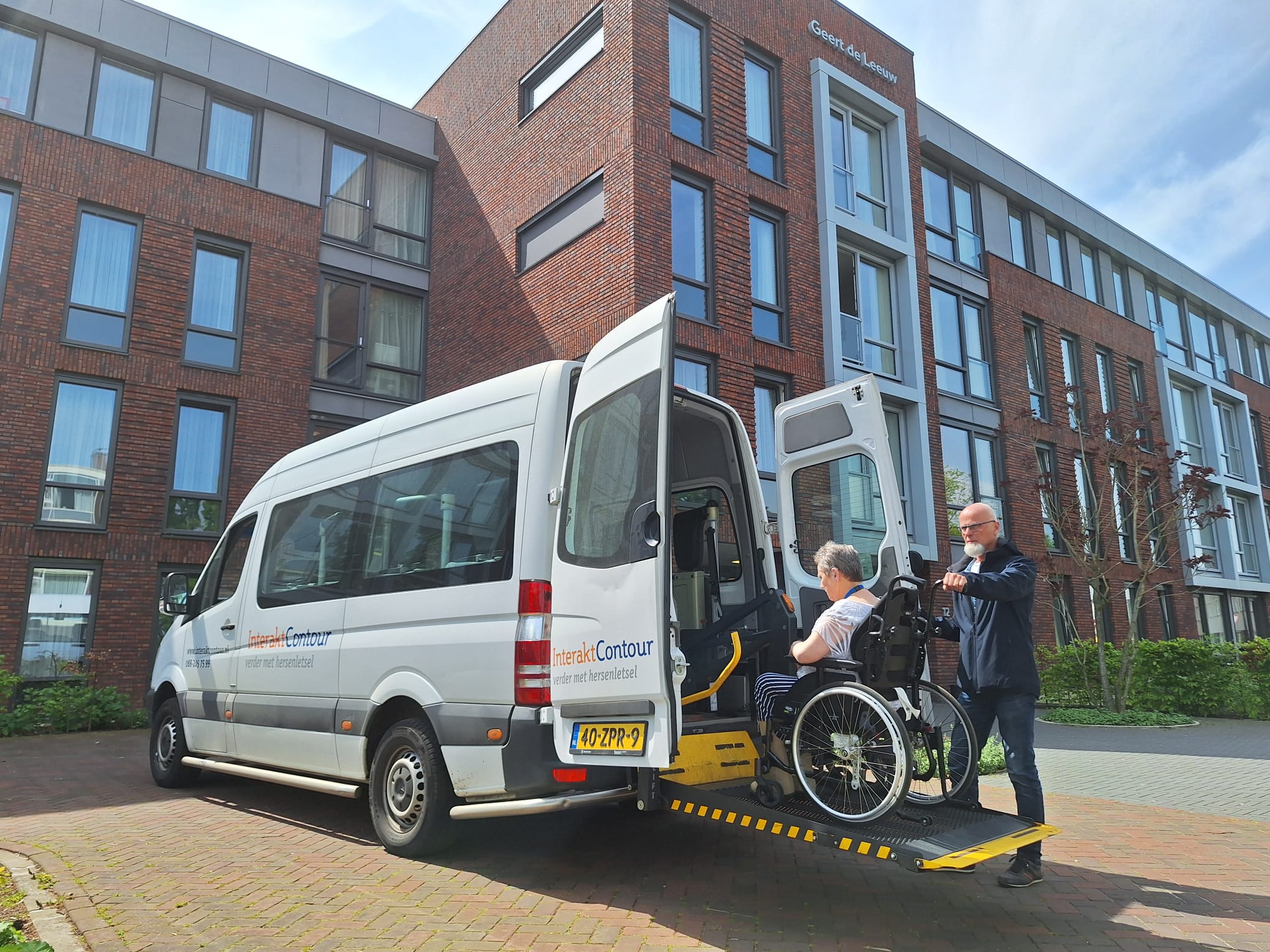 Chauffeur rolstoelbus