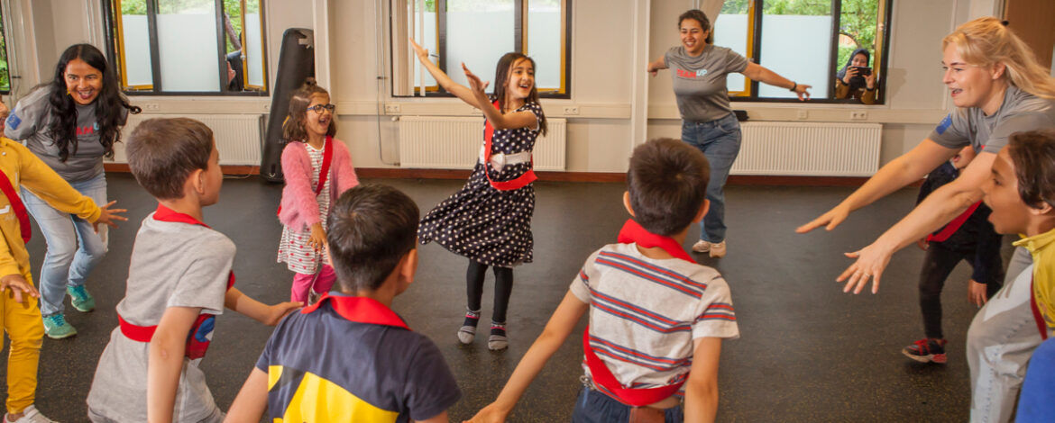 Help gevluchte kinderen door spel en beweging