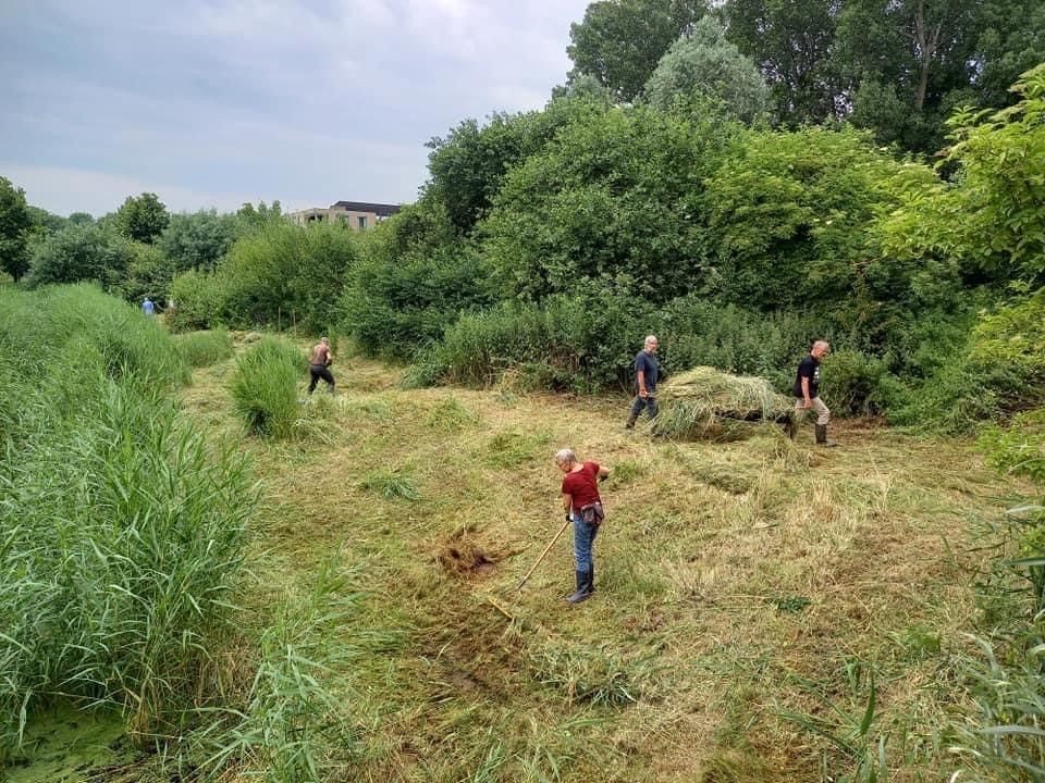 Twee bestuursleden (secretaris en algemeen lid)
