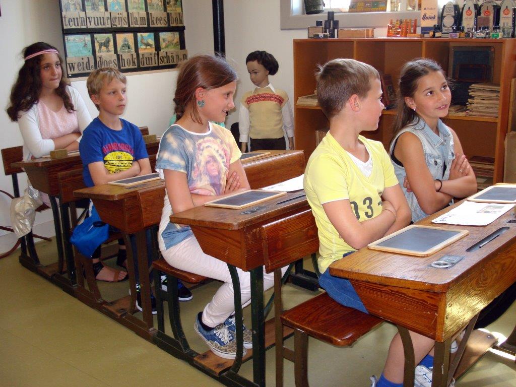 Het Museum van de 20e eeuw zoekt vrijwilligers m/v voor haar educatieve dienst