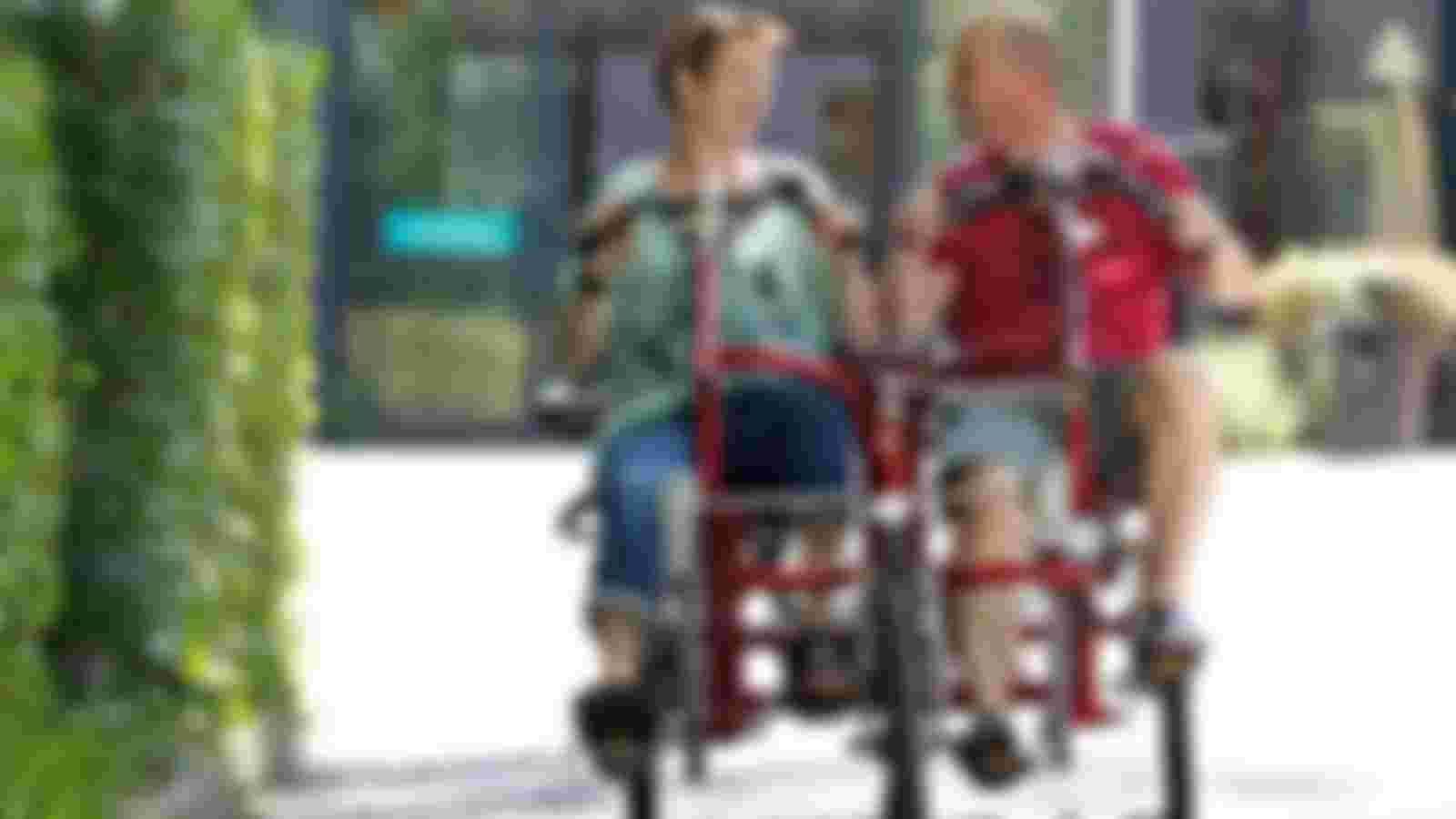 Houd jij ook van een gezellig praatje? Dat kan bij uitstek op onze Duofiets.