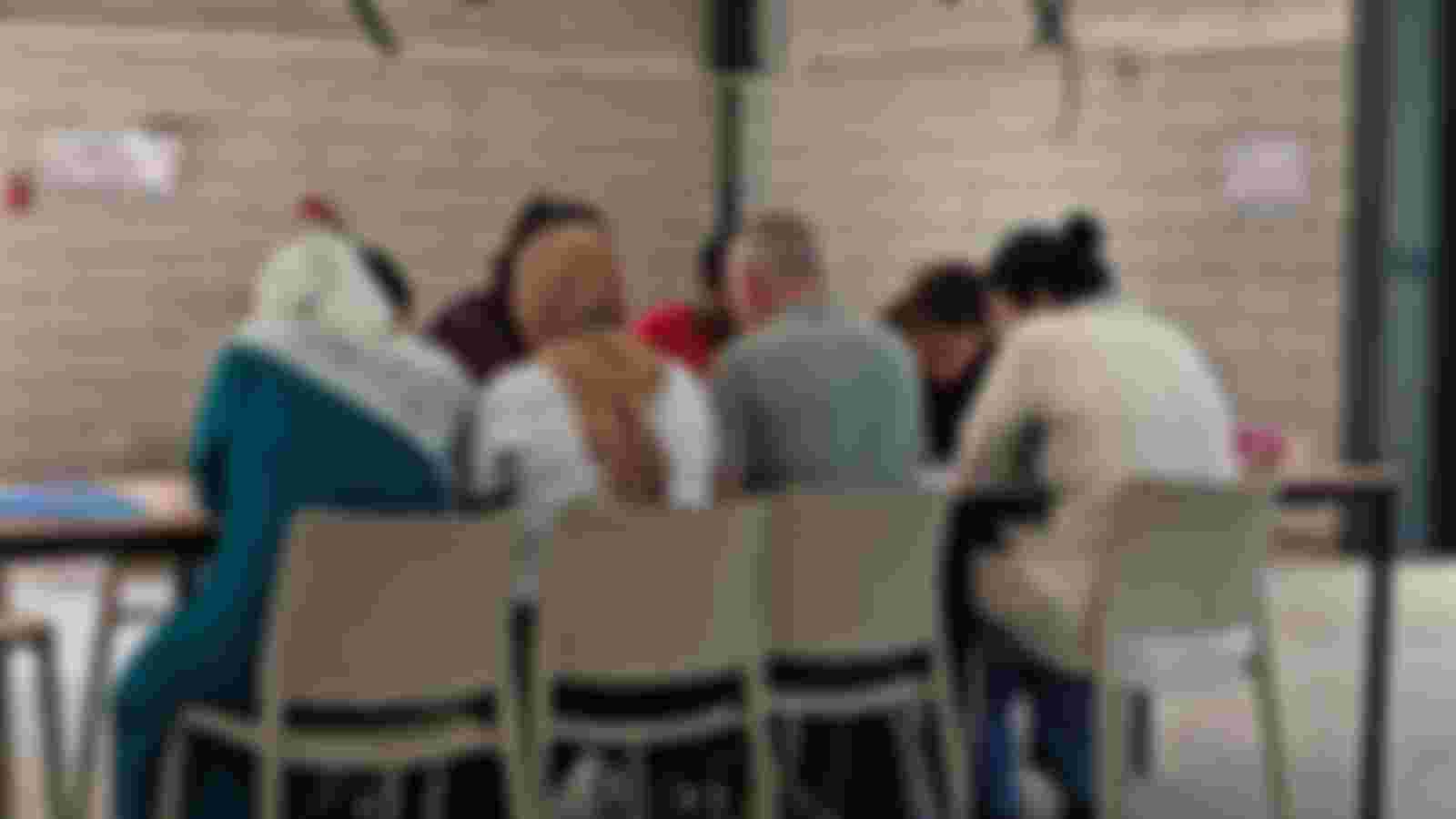 Asielzoekers willen graag Nederlands leren, help jij ze?