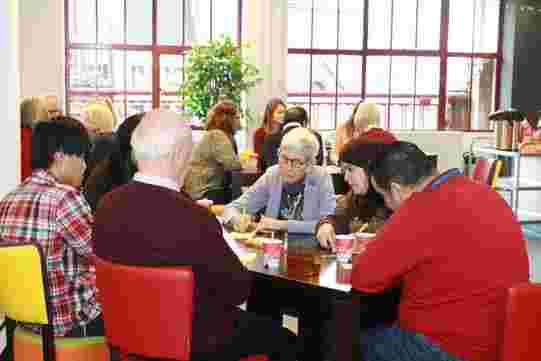 Wij zoeken enthousiaste taalvrijwilligers (50+)