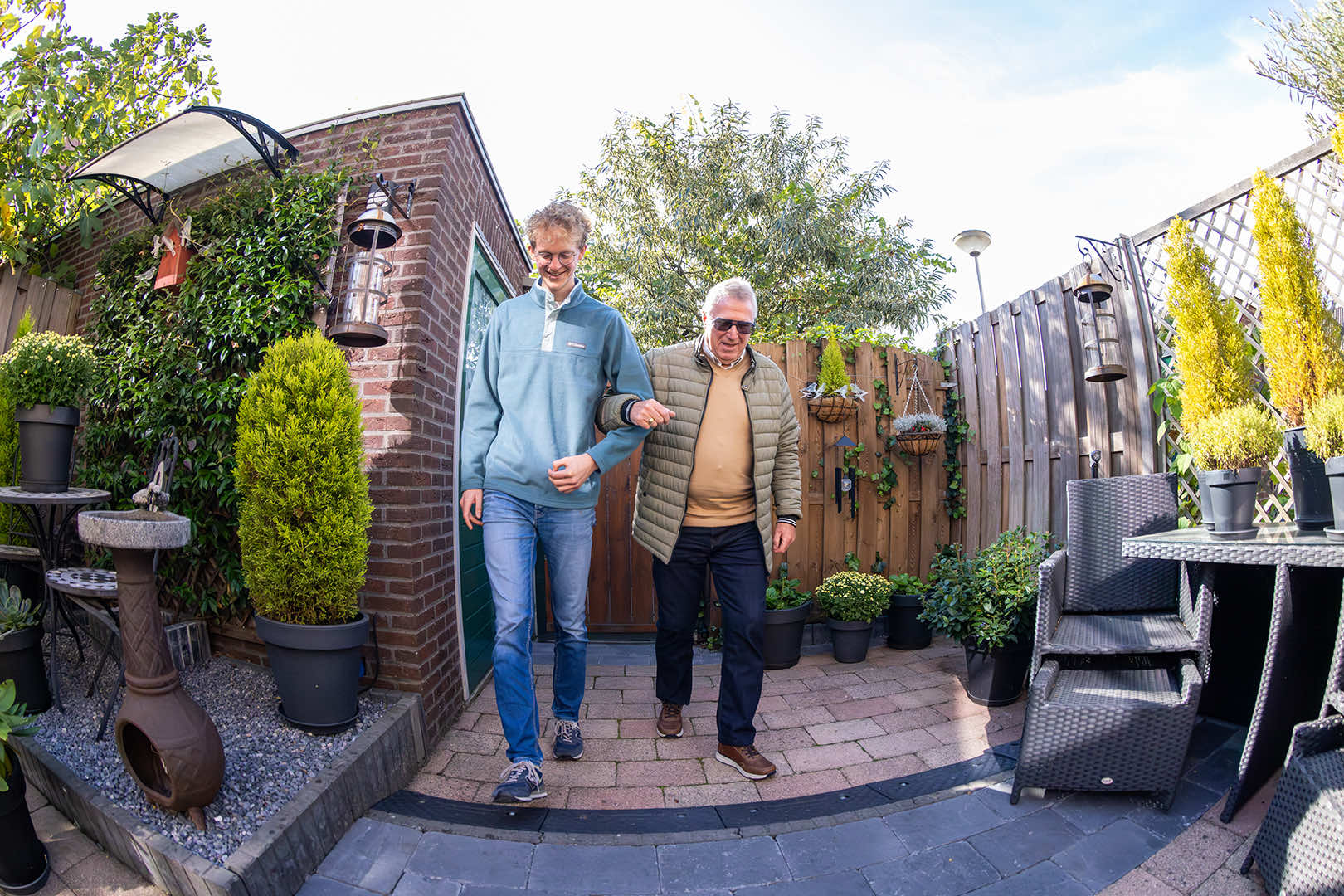 Fotoboeken kijken met Willem