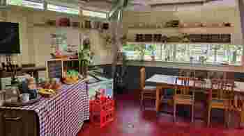 Gastvrouw/heer voor in 't Praathuis (Boerderij café)