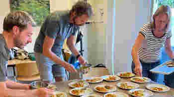 Koken tegen verspilling! Word vrijwilliger bij BuurtBuik West.