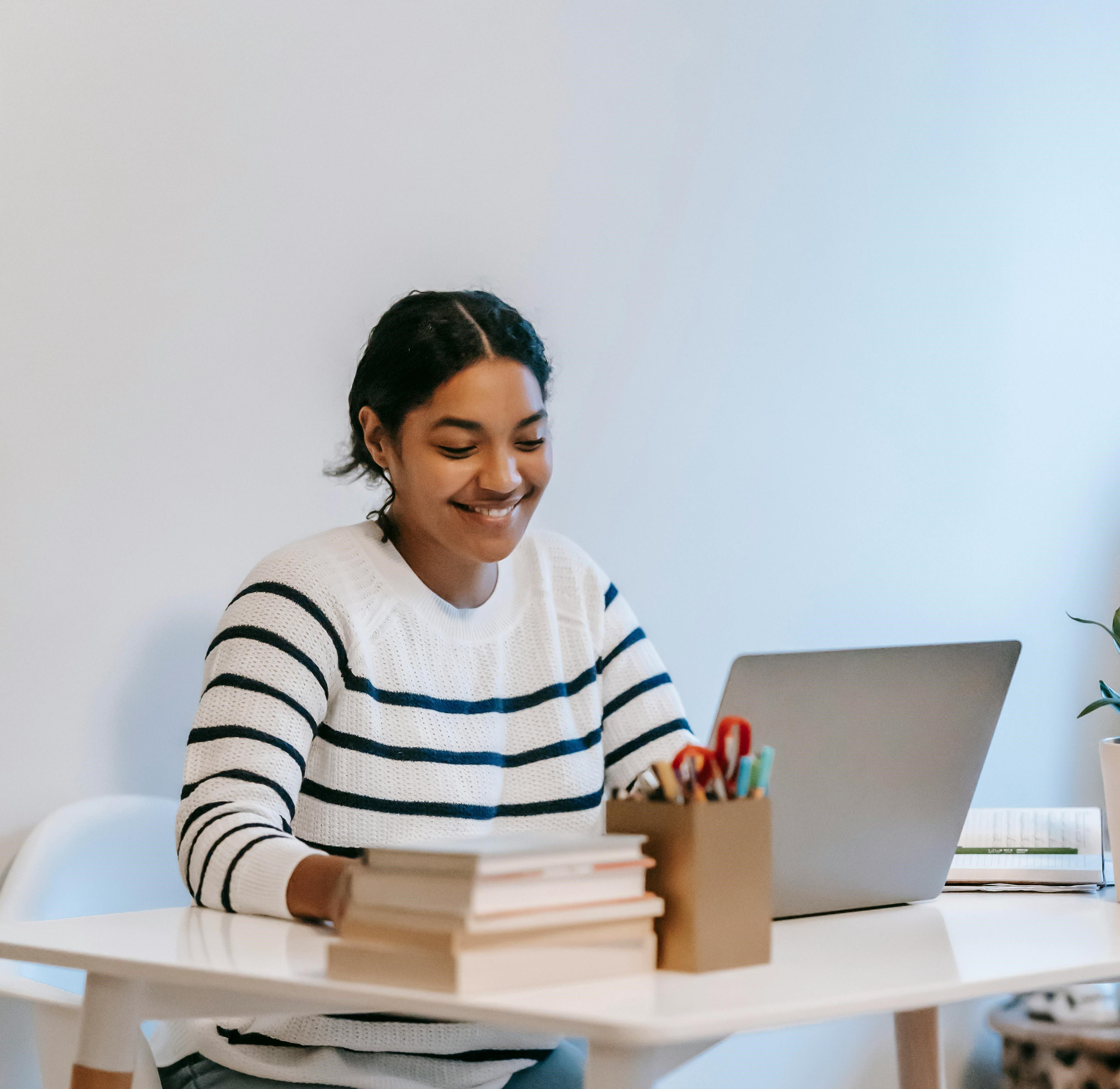 Aadhya(45) uit Weesp zoekt een taalmaatje. Iets voor jou?