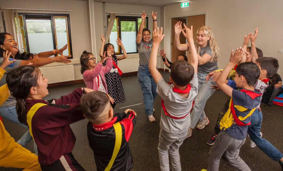 Help gevluchte kinderen door spel en beweging