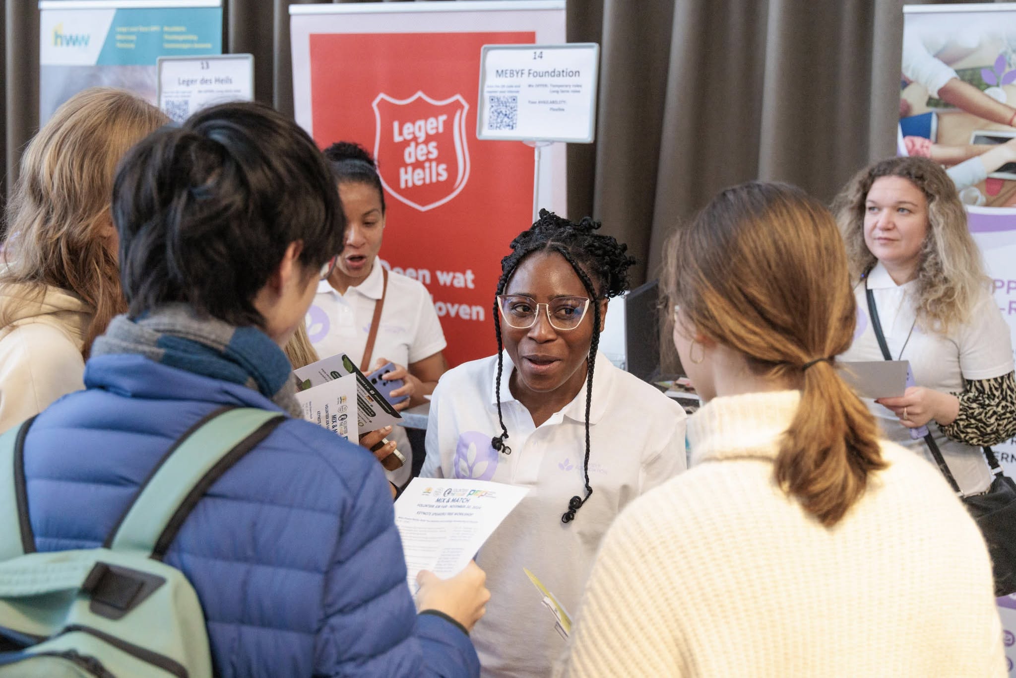 Why expats can easily volunteer in The Hague