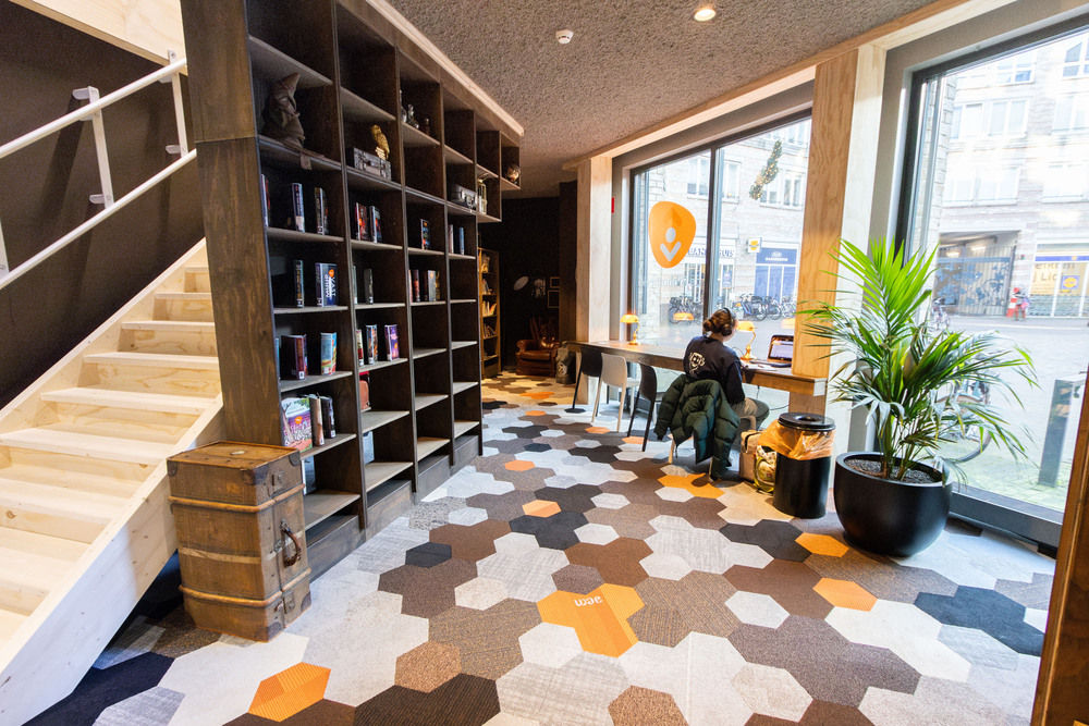 Helpende handen in Bibliotheek Vleuterweide 