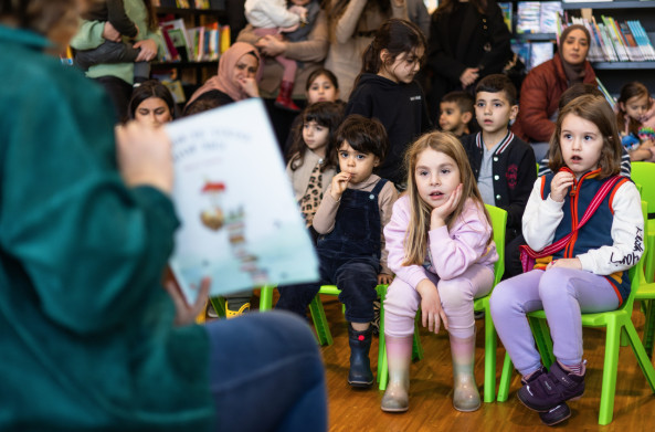 Vrijwilliger bij het voorleesontbijt