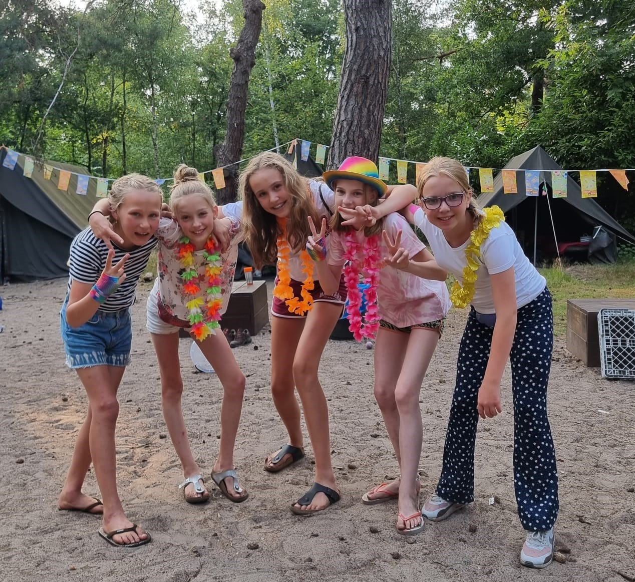 Voor onze vakantiekampen zoeken wij enthousiaste kampbegeleiders.