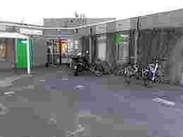 Balie medewerker Brulboei