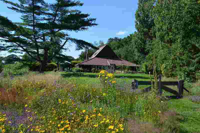 Helpers gevraagd voor klussen in het huis en in de tuinen