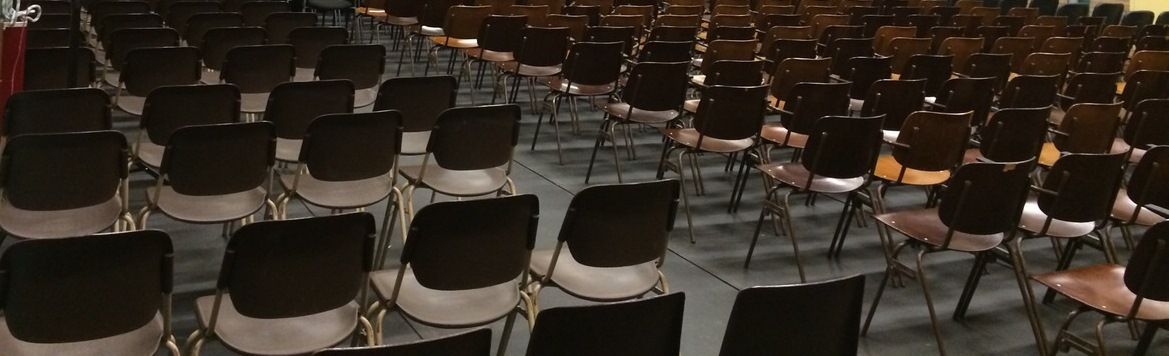 Afbouwen theaterzaal na de voorstelling