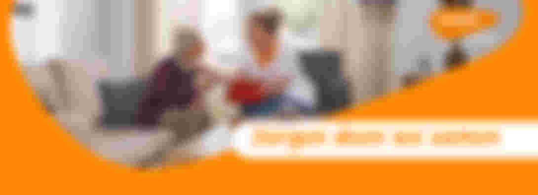 Vrijwilliger gezelschap spelletjes in thuissituatie