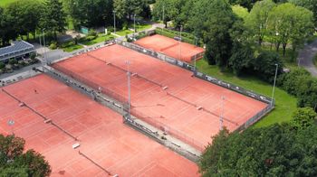 Groundsman voor onderhoud tennisbanen