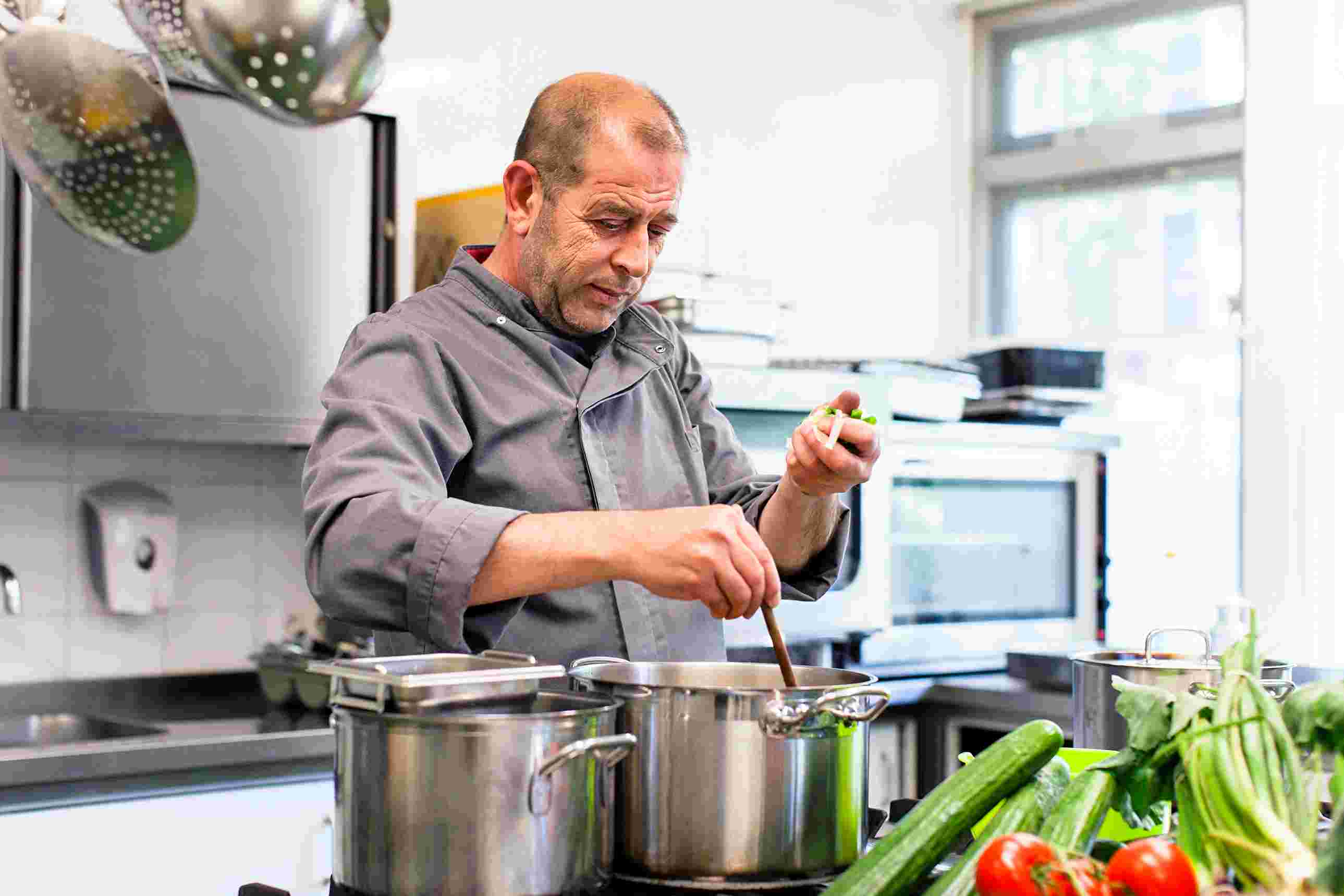 Volunteer cook Neighborhood meal