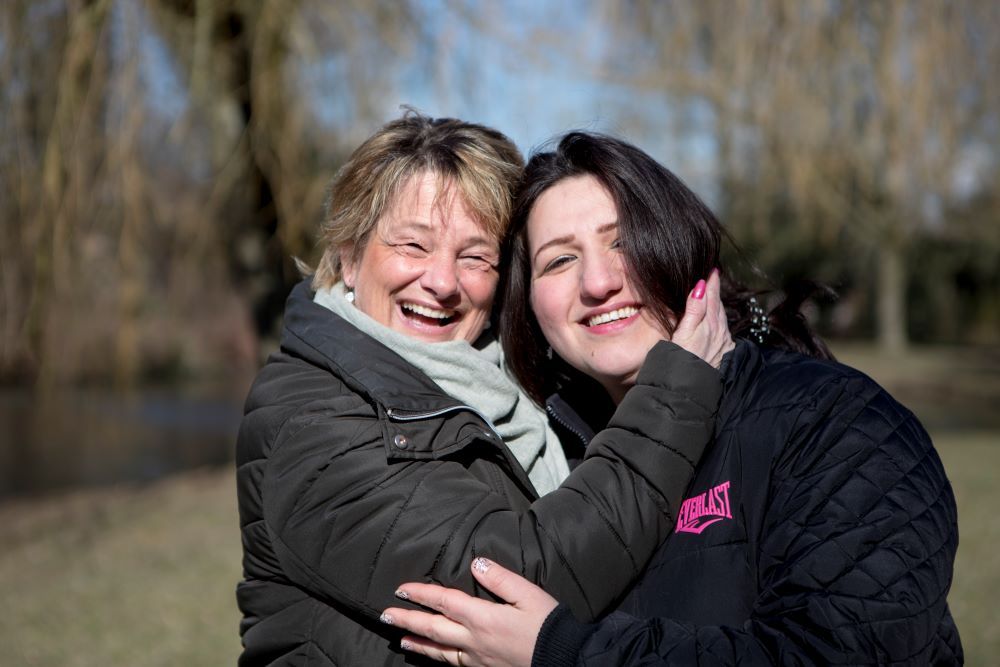 Anneke (rond de 75 jaar oud) zoekt iemand waarmee ze gezellig op stap kan gaan