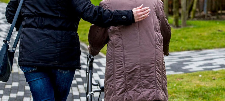 Ik wil zo graag, samen met iemand, even een blokje om. 