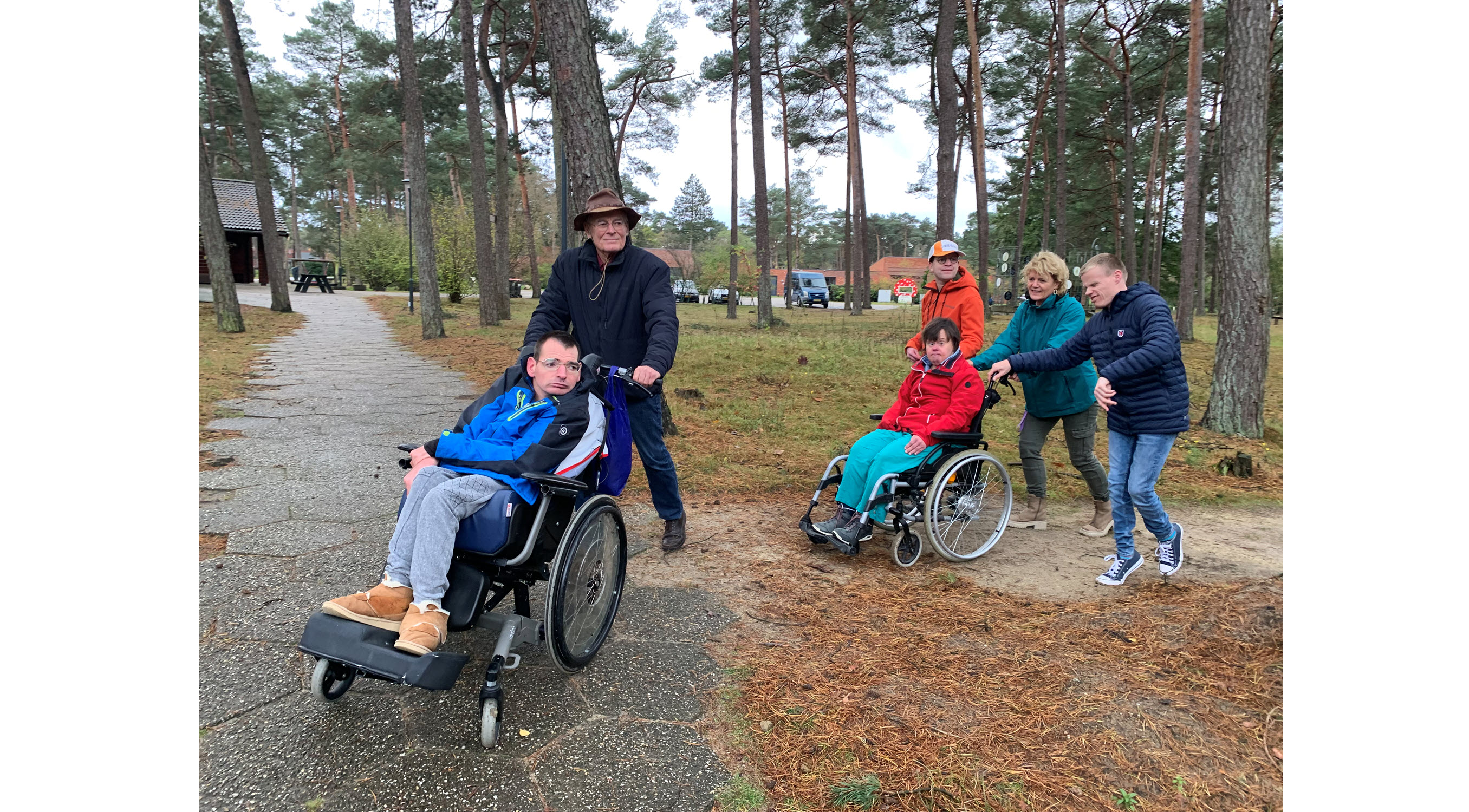 Become a walking volunteer and make residents happy! 🚶♂️🌿