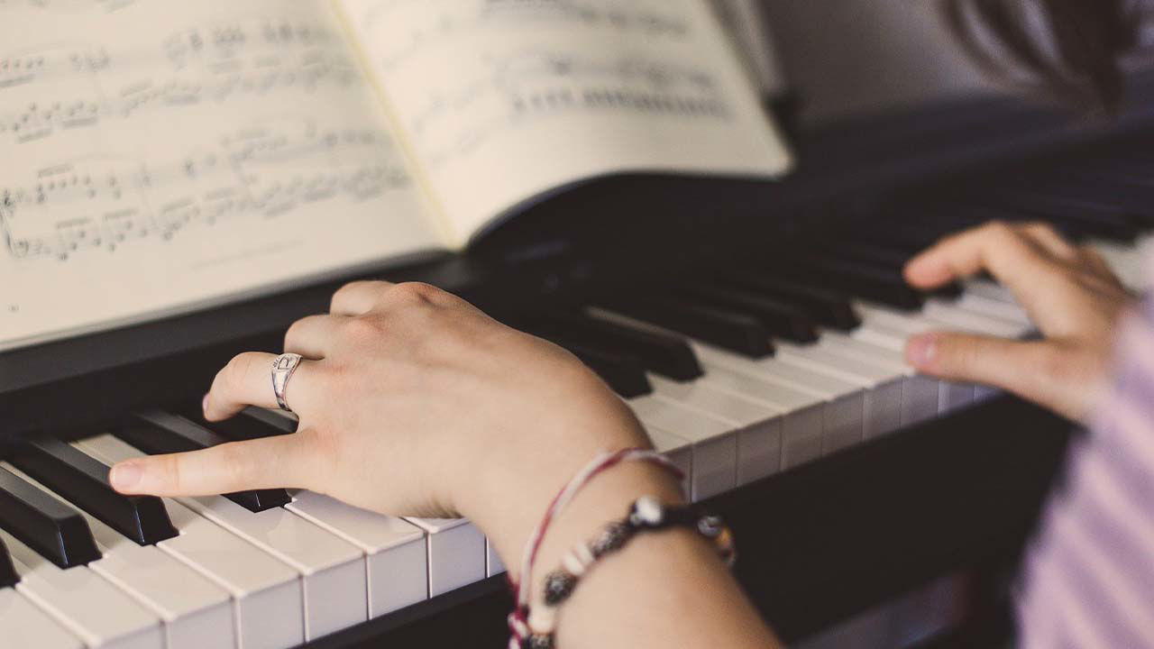Piano spelen voor ouderen met dementie
