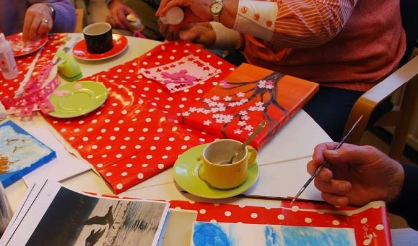 Volunteer at creative morning