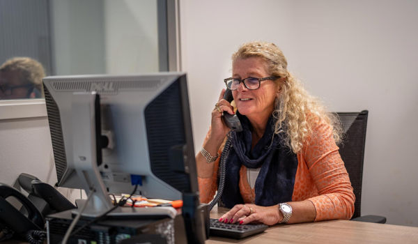 Heb jij een luisterend oor? Kom dan bij de telefoondienst van ons Ouderenwerk!