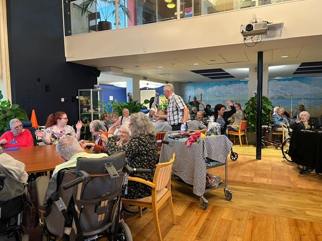 Gastvrouw/heer voor de dagbehandeling in Bosch en Duin gezocht!!