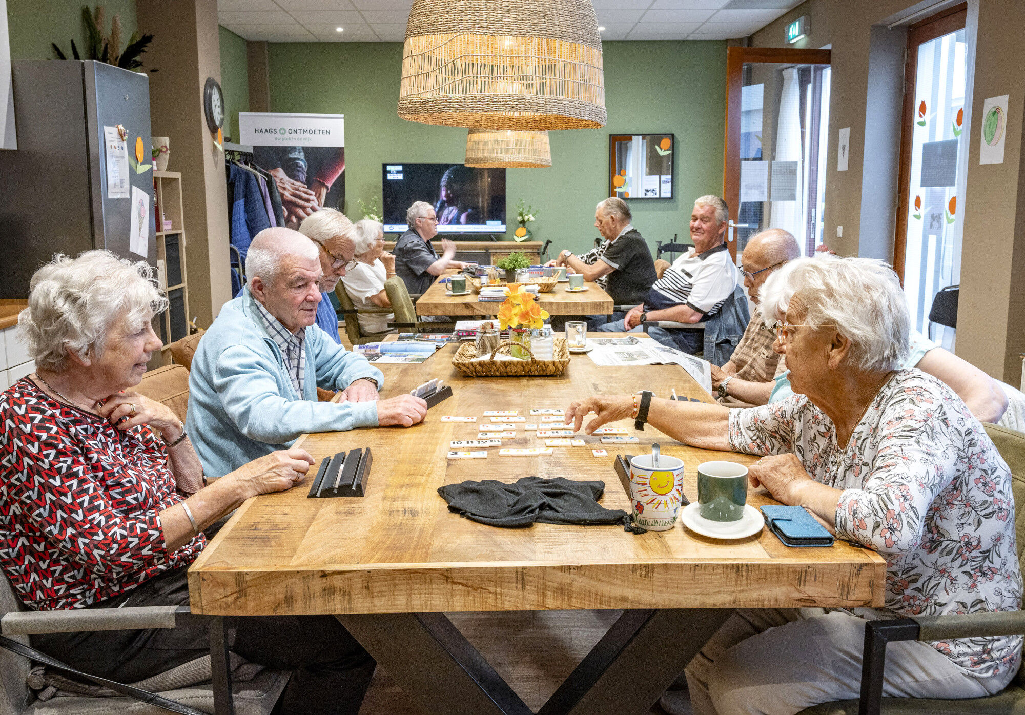 Gezellige gastheer/vrouw voor het Haags ontmoeten bij het Coornhertcentrum