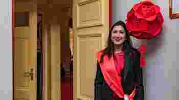 Word jij onze nieuwe receptieheld(in) bij de Chinese Brug?