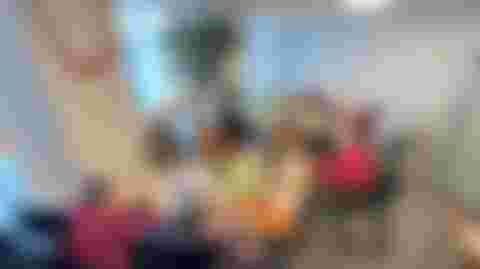 Wij houden van kletsen en gezelligheid doe je gezellig mee?- Locatie Loosduinen