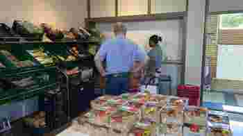 Help jij mee met onze winkel in te ruimen?