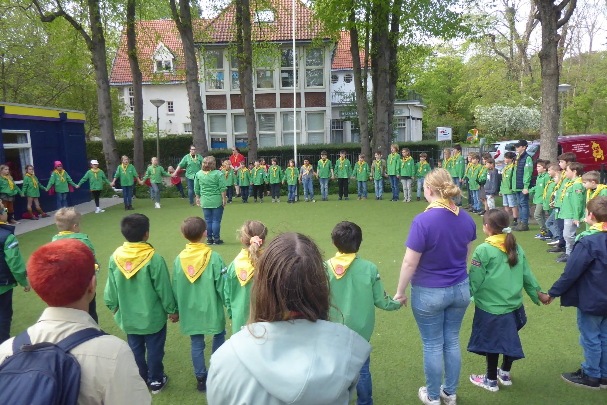 ⚜️ Denk jij ook: 'Brons, Zilver, Scout'? Dan zoeken we jou als leider/leidster!