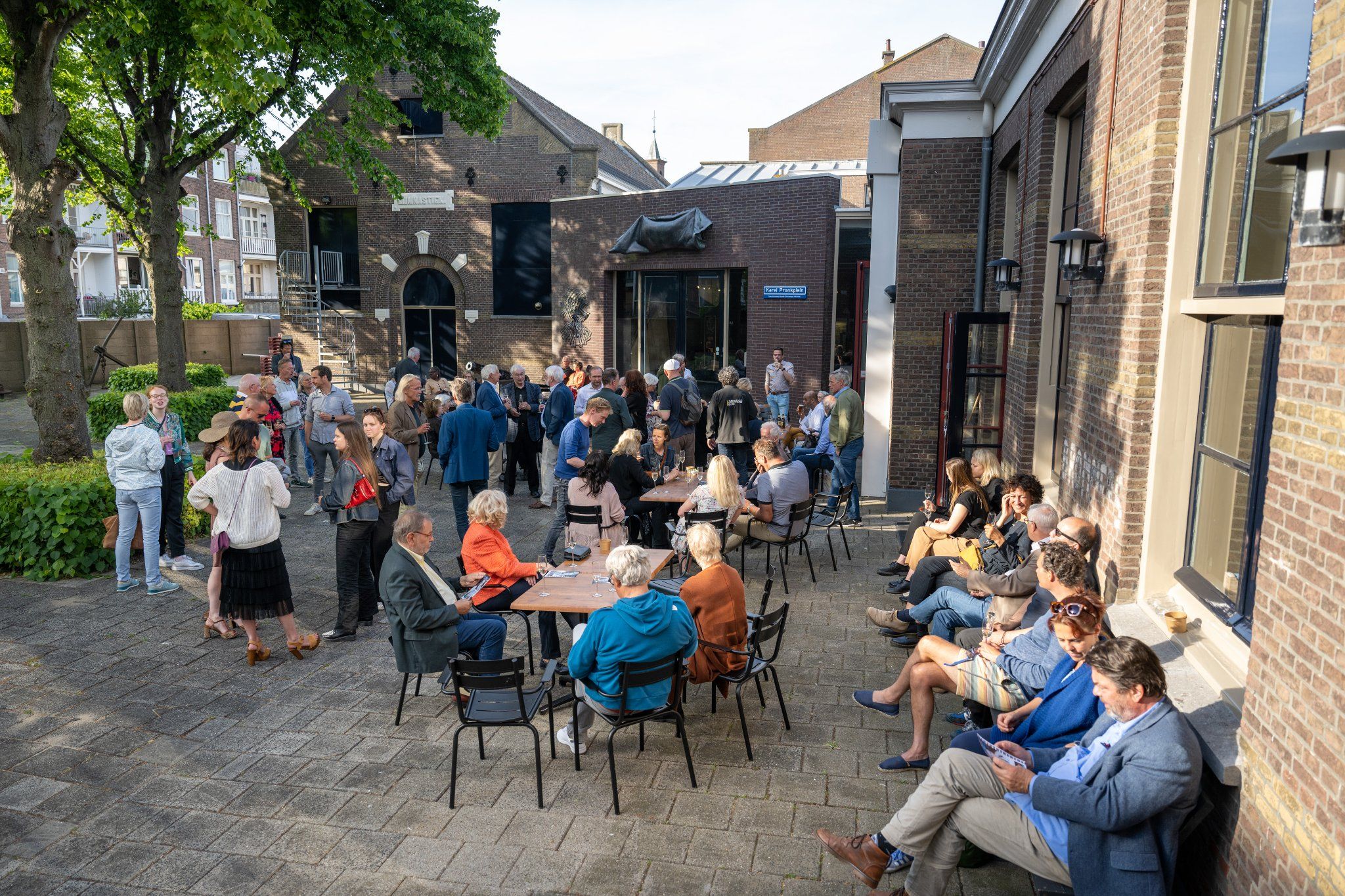 As a public guide, will you become the face 🎭 of Muzee?