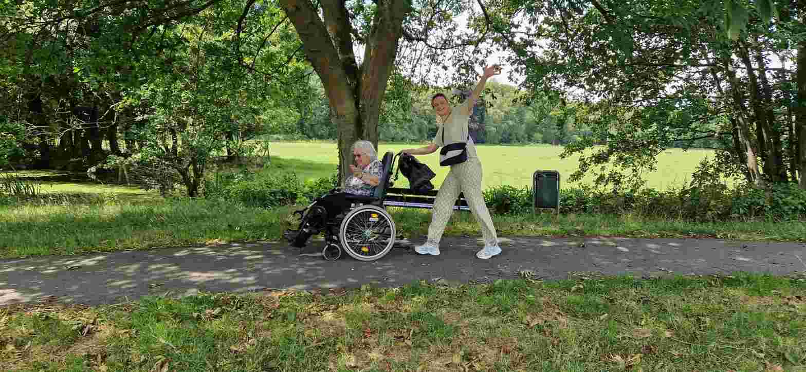 Clean the neighborhood with the elderly from HWW De Eshoeve!