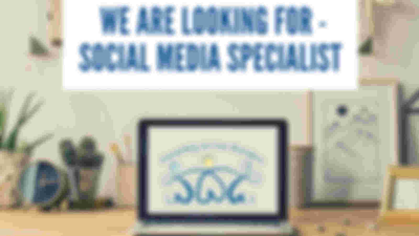 Social media specialist 