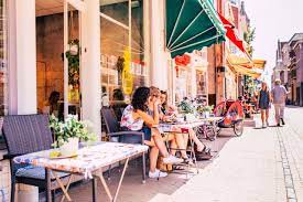 Eens per maand samen iets ondernemen, dat zou Anjuna graag willen 