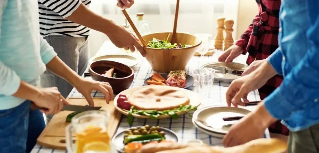 Vrijwilliger bij samen koken en samen eten