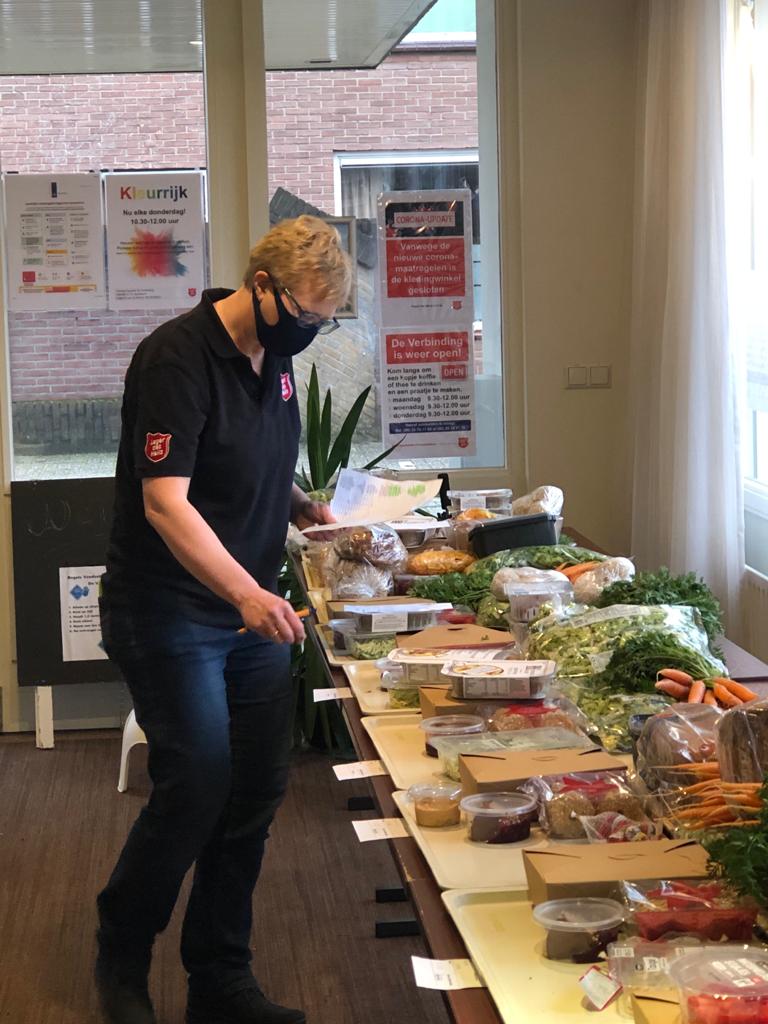  Helpen bij voedseluitgifte op woensdag