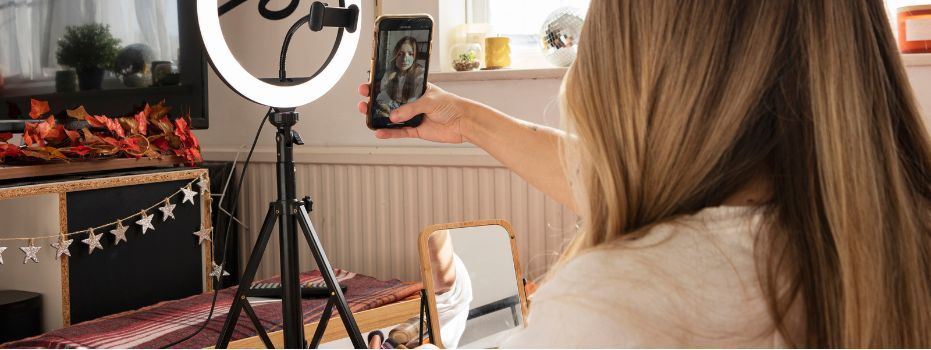 Violetta (22 met downsyndroom) houdt van TikTok filmpjes maken, doe jij mee?