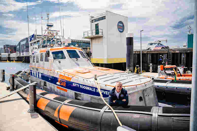 Pieter Scholten als schipper bij de KNRM Pieter Scholten - schipper KNRM