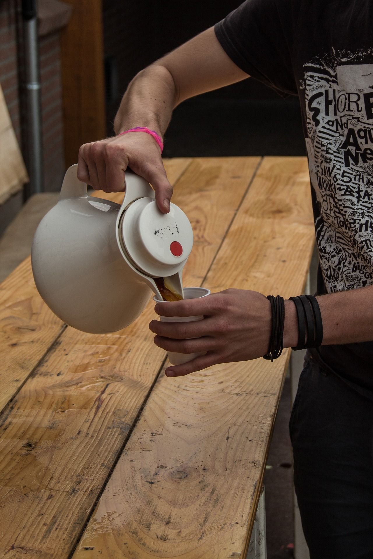 Vrijwillige gastheren/-vrouwen voor de koffie inloop van donderdagochtend