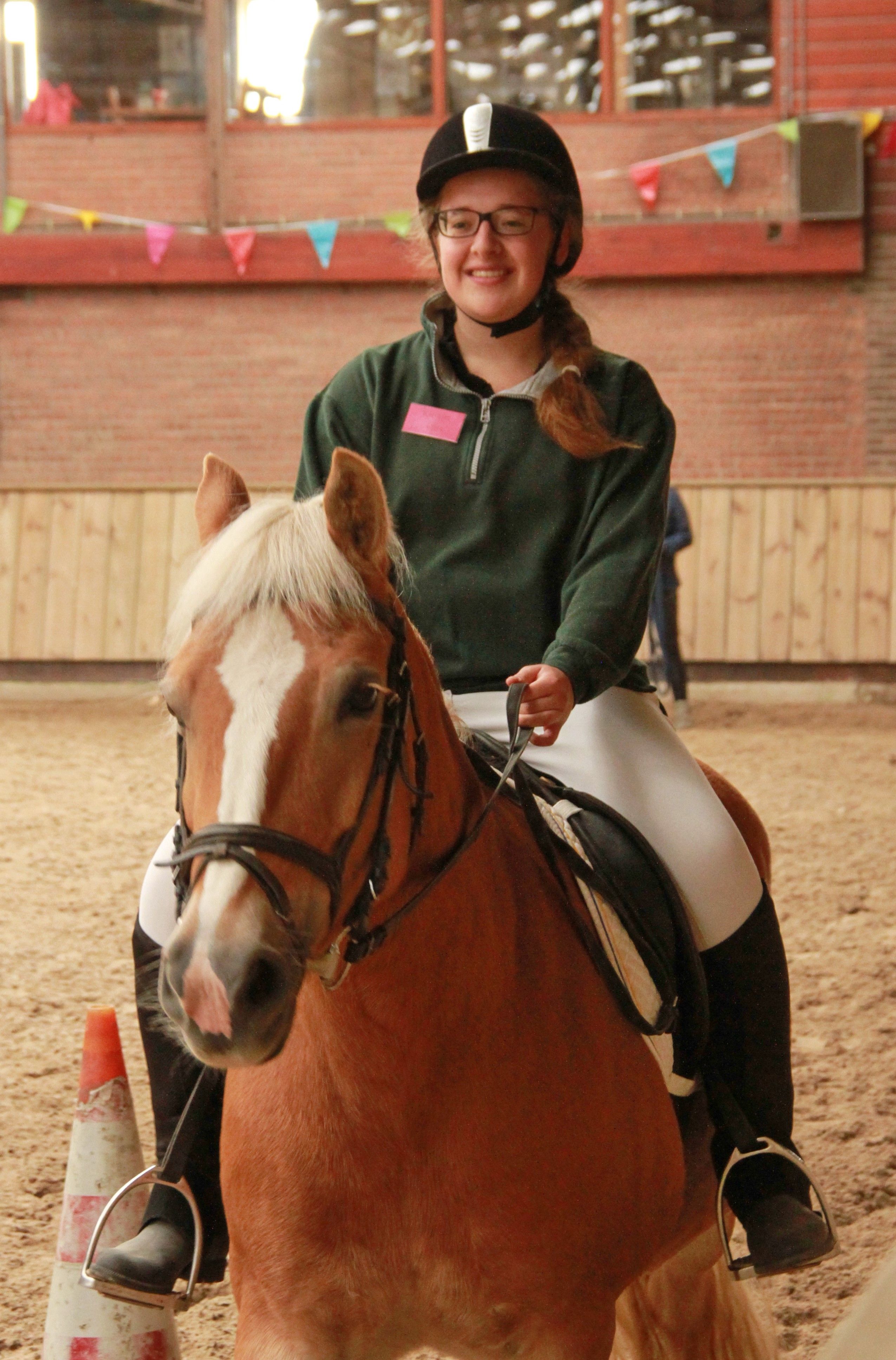 Help jij onze ruiters met paardrijden?