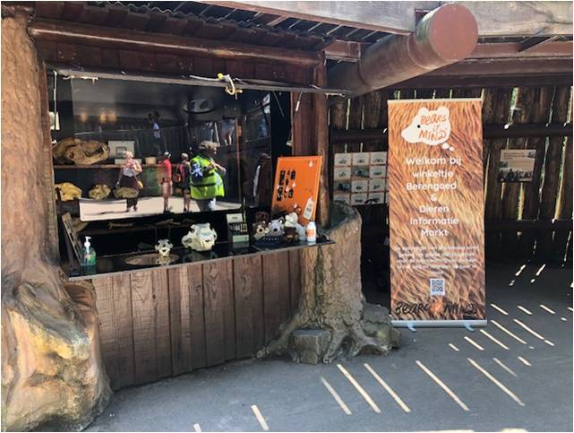 Enthousiaste verteller informatiestand Het Berenbos