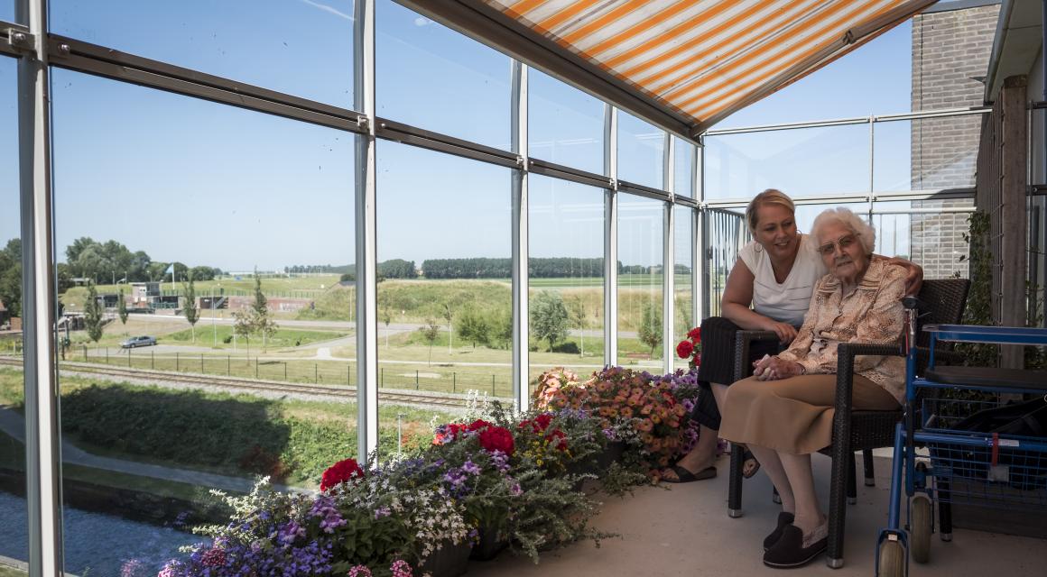 Bent u onze nieuwe woningvrijwilliger die een huiskamer gezellig maakt? 