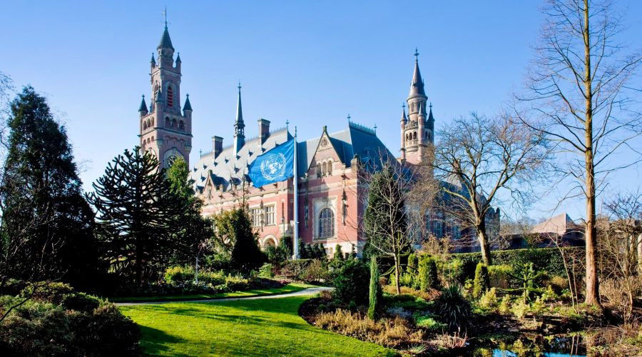 Volunteer at the Time Capsule Event at the Peace Palace 