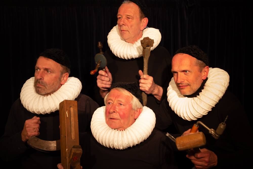 Handige / creatieve hulp bij team Decor & Techniek van theatergroep M32